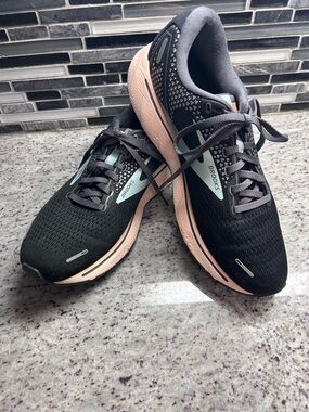 Brooks Women’s Ghost 14 Black & Pink Running Shoes size 10